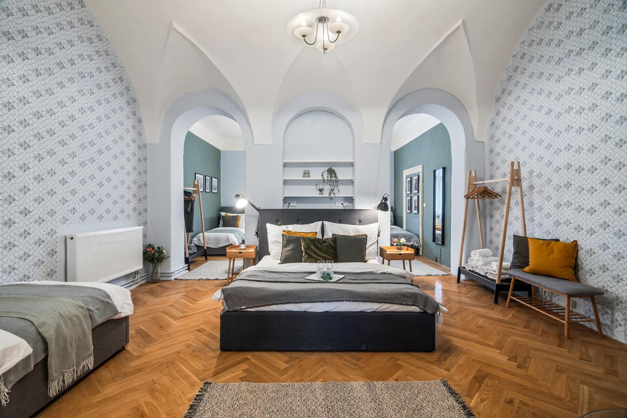 Charles Bridge Historical Apts By Michal&Friends Prag Exteriör bild