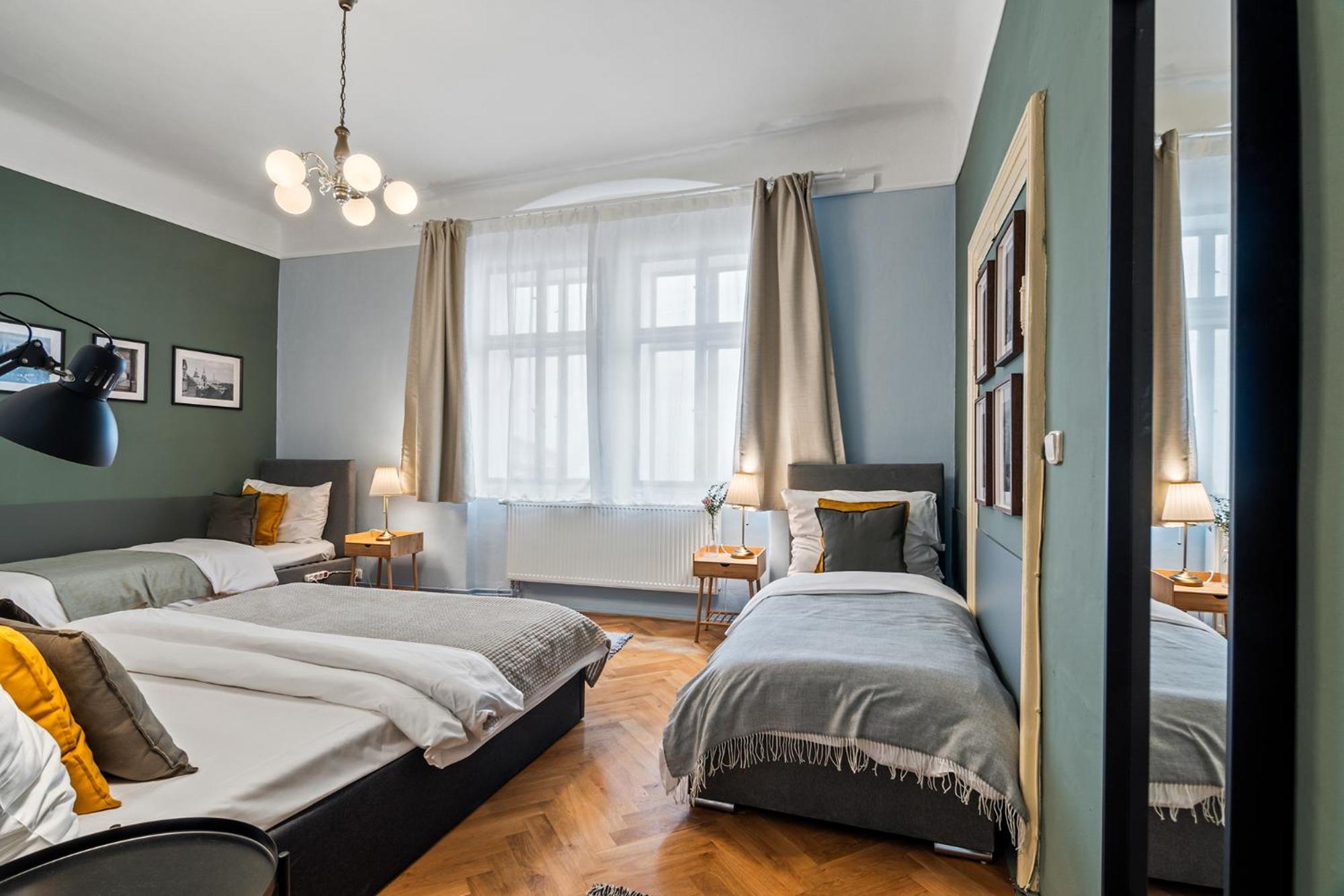 Charles Bridge Historical Apts By Michal&Friends Prag Exteriör bild