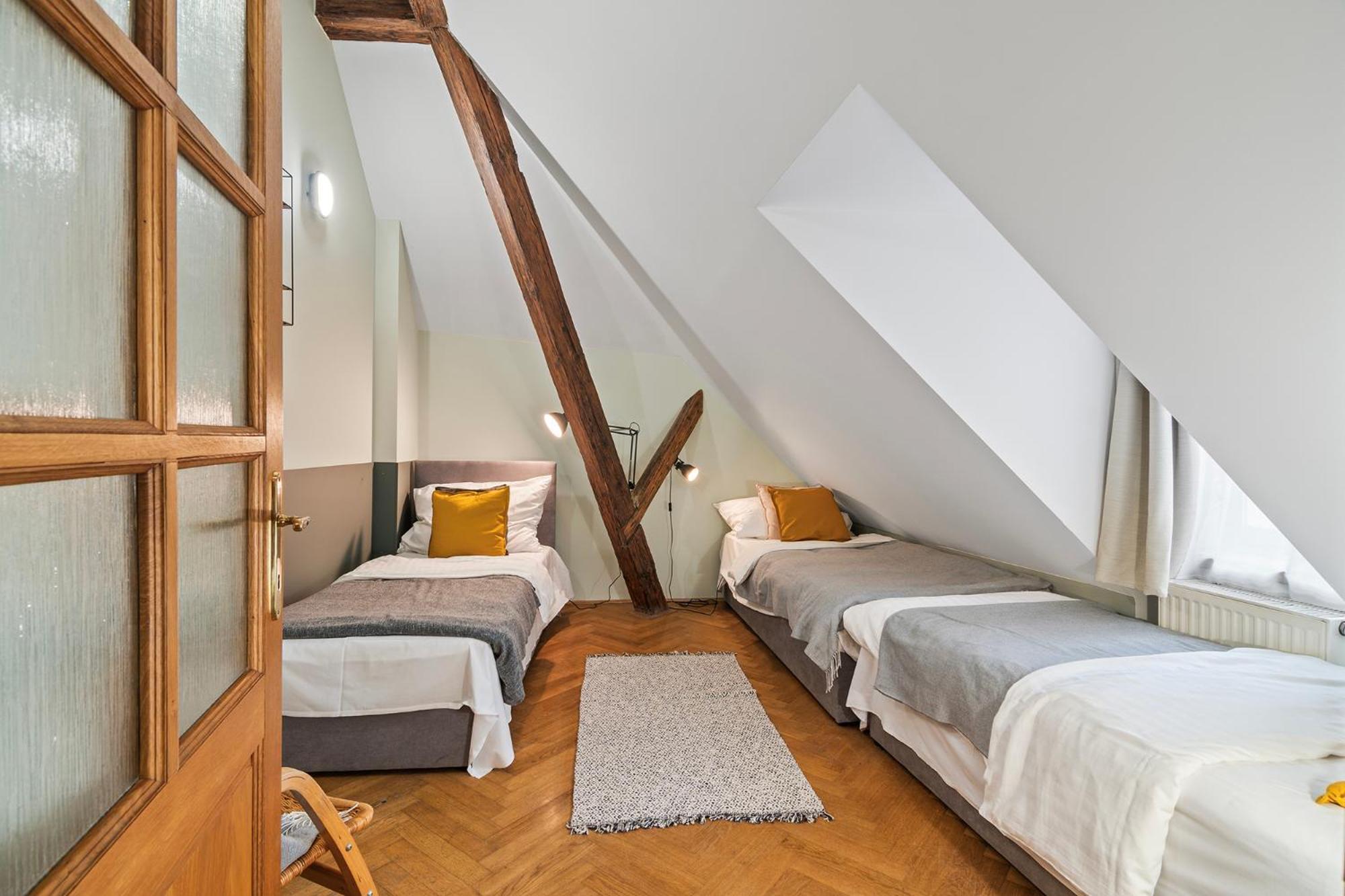 Charles Bridge Historical Apts By Michal&Friends Prag Exteriör bild