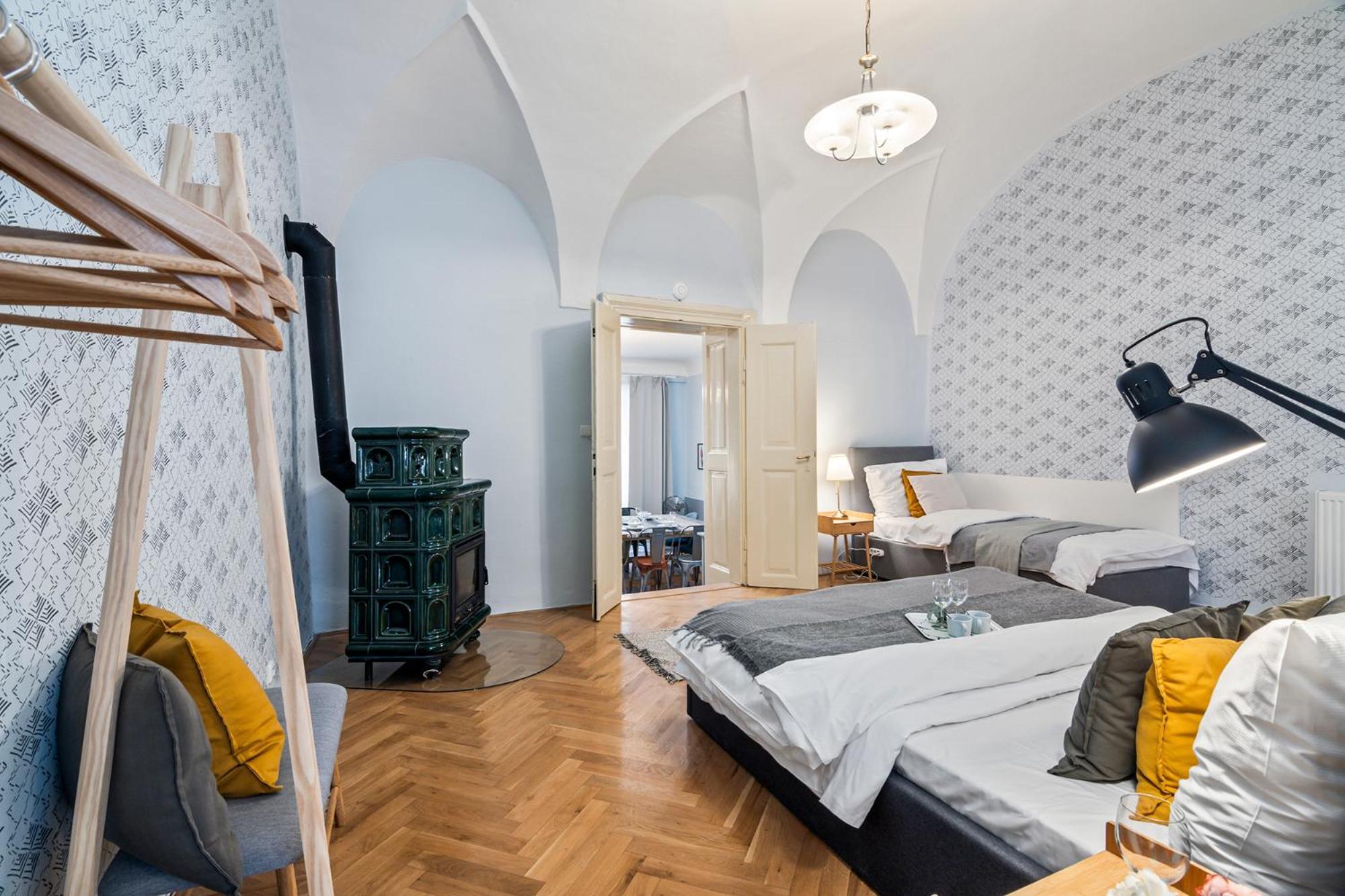 Charles Bridge Historical Apts By Michal&Friends Prag Exteriör bild