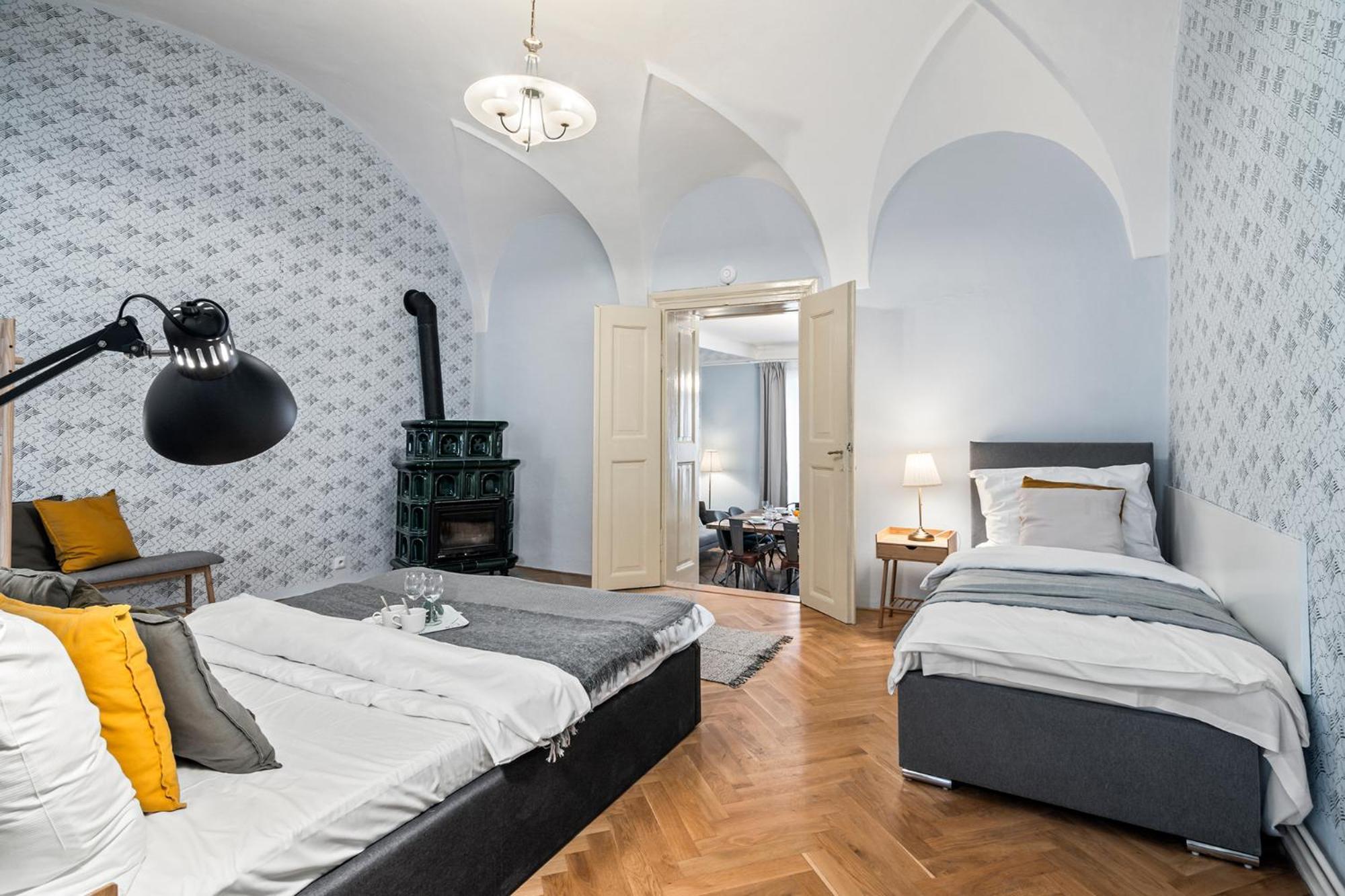 Charles Bridge Historical Apts By Michal&Friends Prag Exteriör bild